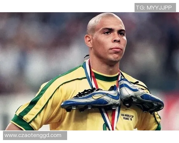 中国足球男球星形象展现新时代体育风采与荣耀 中国足球男球星形象展现新时代体育风采与荣耀